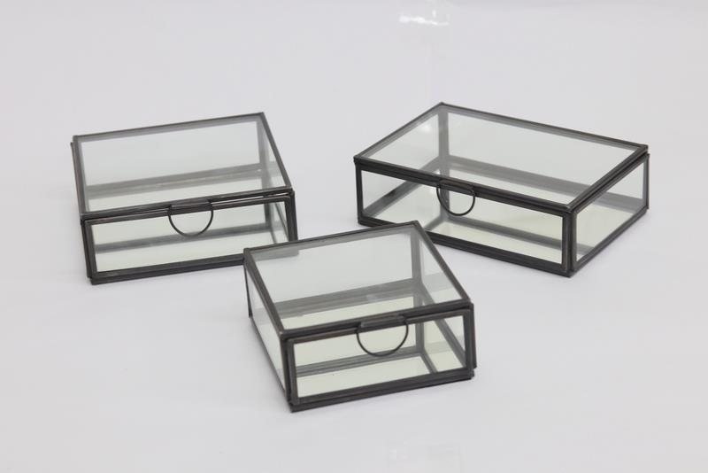 Glass-paned keepsake boxes
